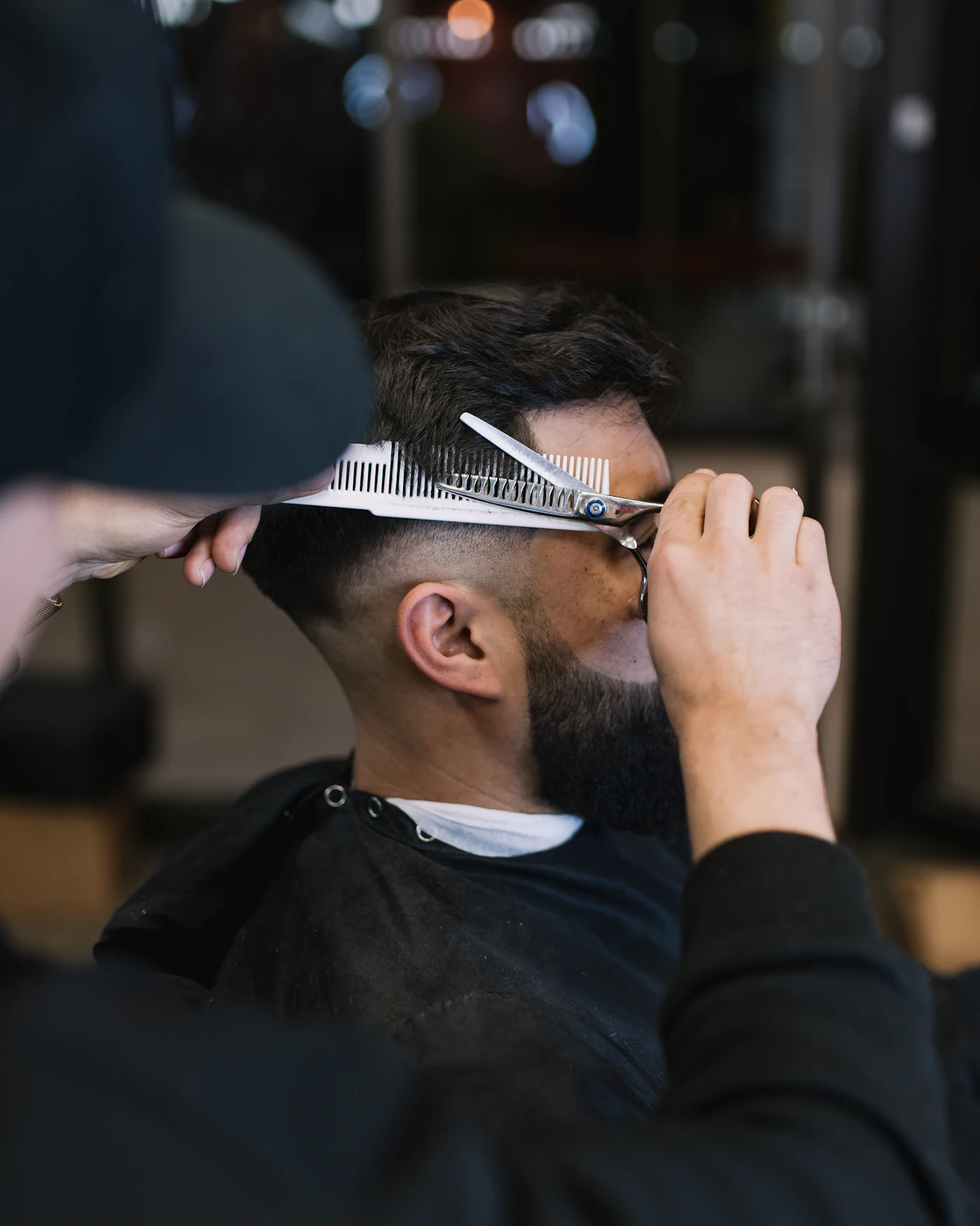 Barbero trabajando